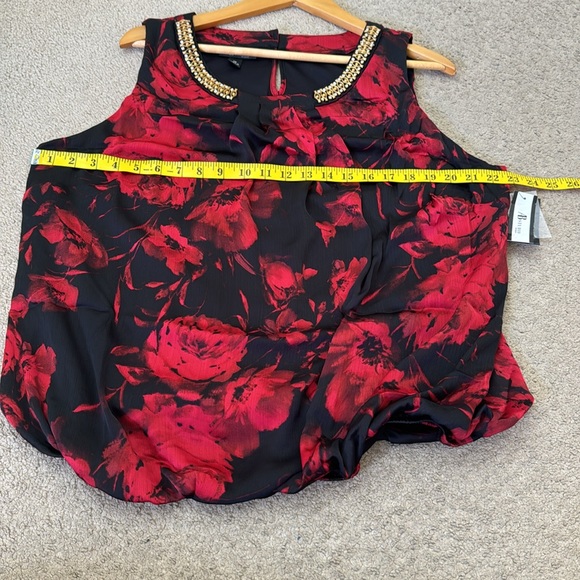 NWT Cute Red & Black Top With Stones & Beads Neckline Size 1X - Picture 8 of 8